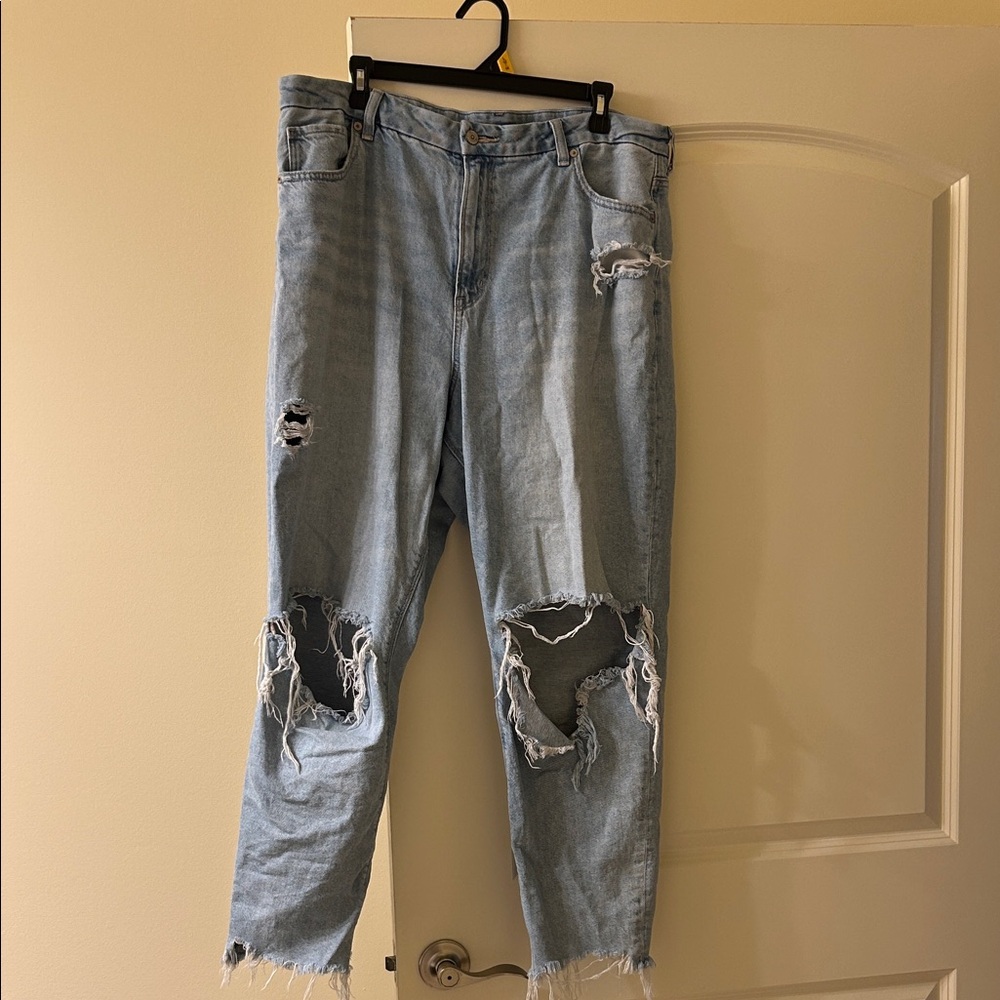 American Eagle Outfitters Light Blue Distressed Boyfriend Jeans